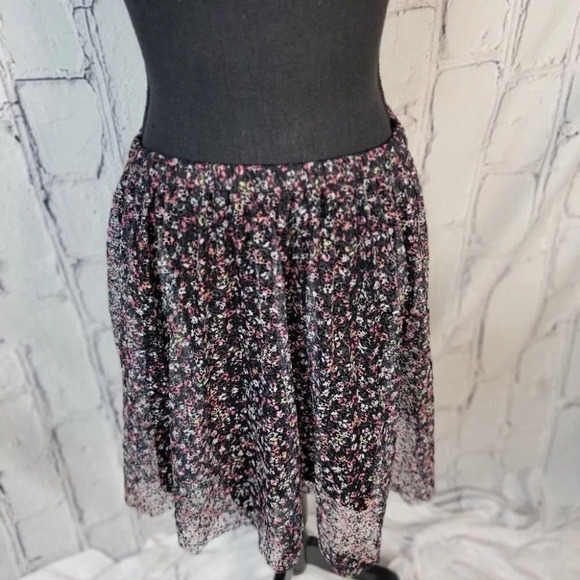 WOMENS | Elle Mini Floral Skirt with Banded Waist and Lace Overlay | Size Medium - Picture 2 of 8